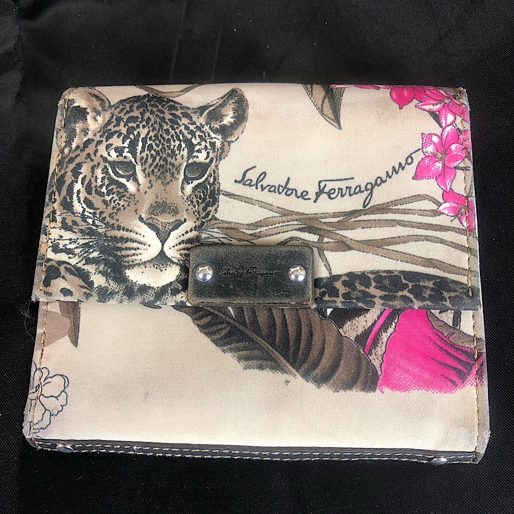 SALVATORE FERRAGAMO Compact Wallet Tiger Leopard Jungle Motif RARE See Match Bag - Picture 3 of 13